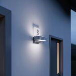 Oprawa numeryczna elewacyjna z czujnikiem ruchu i zmierzchu Steinel L 820 SC LED iHF Bluetooth Mesh Connect 9,8W 3000K 679lm IP44 IK03 230V srebrna / aluminium - 2